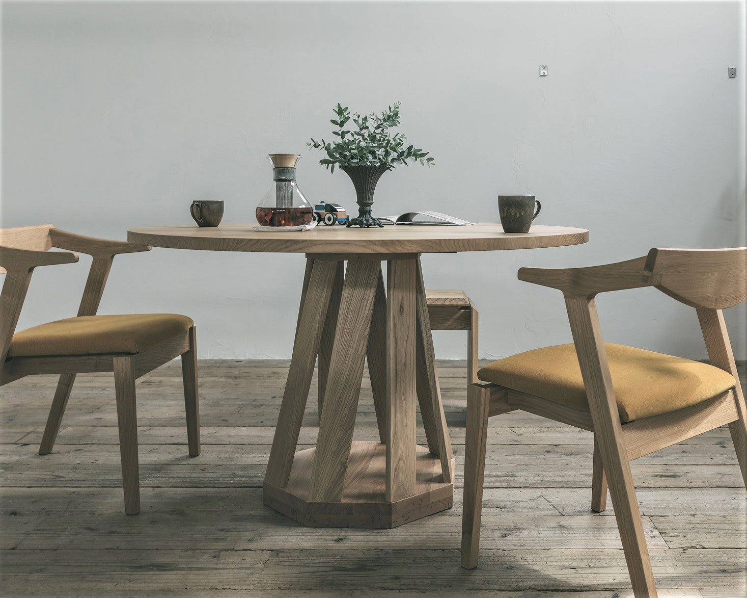 Patina, Round table – 朝倉家具