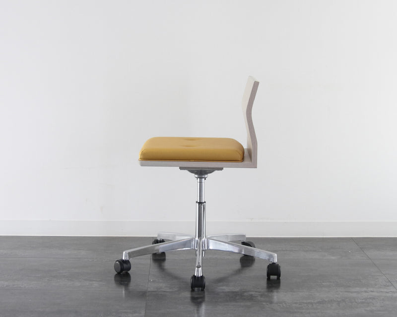 HAGOROMO Work Chair